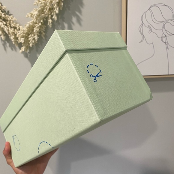 Off-White Box - Picture 3 of 4